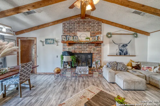 36 Pecan Dr Leakey, TX 78873